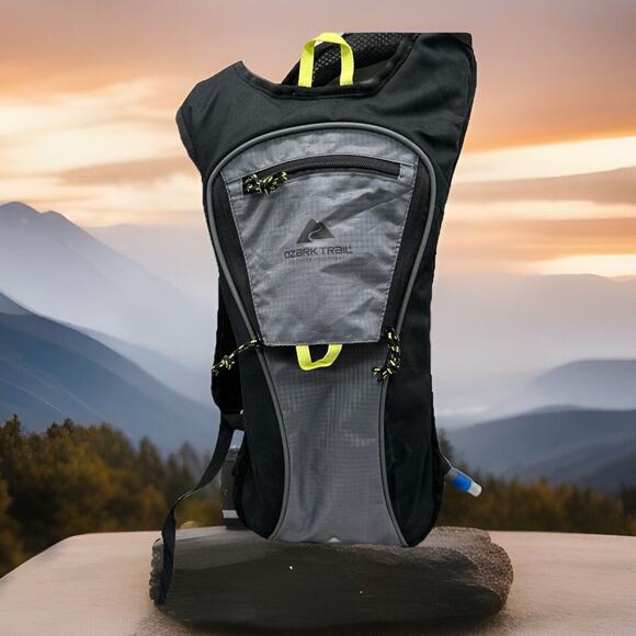 Ozark Trail 2 Liter Gray Black Hydration Pack - With Bladder {B1} - Picture 1 of 13